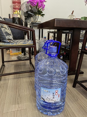 呵嗲   天然矿泉水