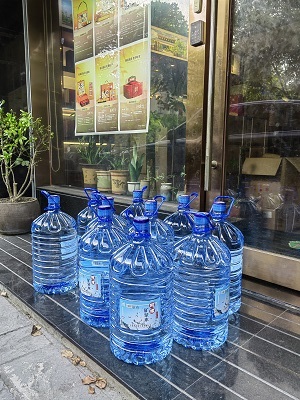 呵嗲   天然矿泉水