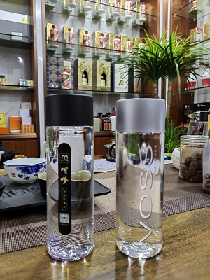 呵嗲   天然矿泉水